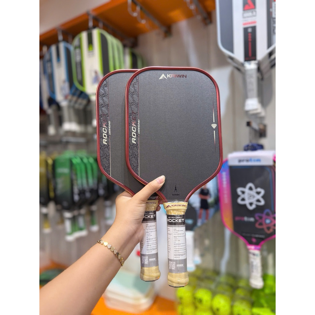 [KAIWIN] VỢT KAIWIN ROCKET DIAMOND PHIÊN BẢN MỚI NHẤT TRIỆU CẦU LÔNG ( tặng kèm quấn cán dán viền )