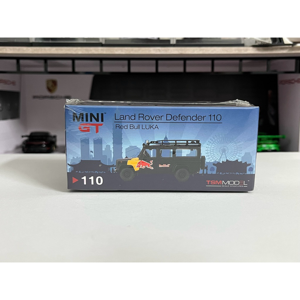 Xe mô hình Mini GT Land Rover Defender 110 Red Bull Luka NEWSEAL