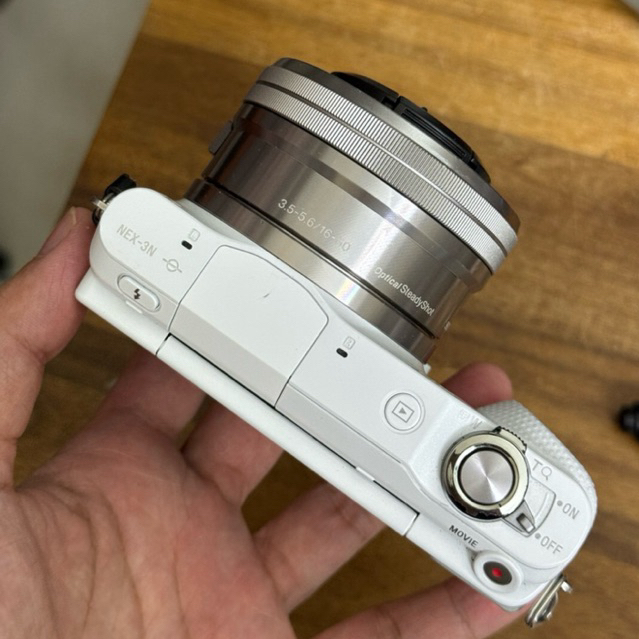 Máy ảnh cũ Sony nex 3N kèm lens và thẻ nhớ, pin sạc...