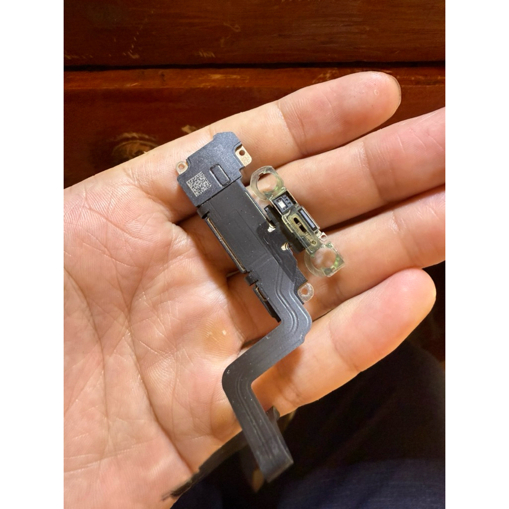 cáp cảm biền kèm loa trong iphone 11 thường