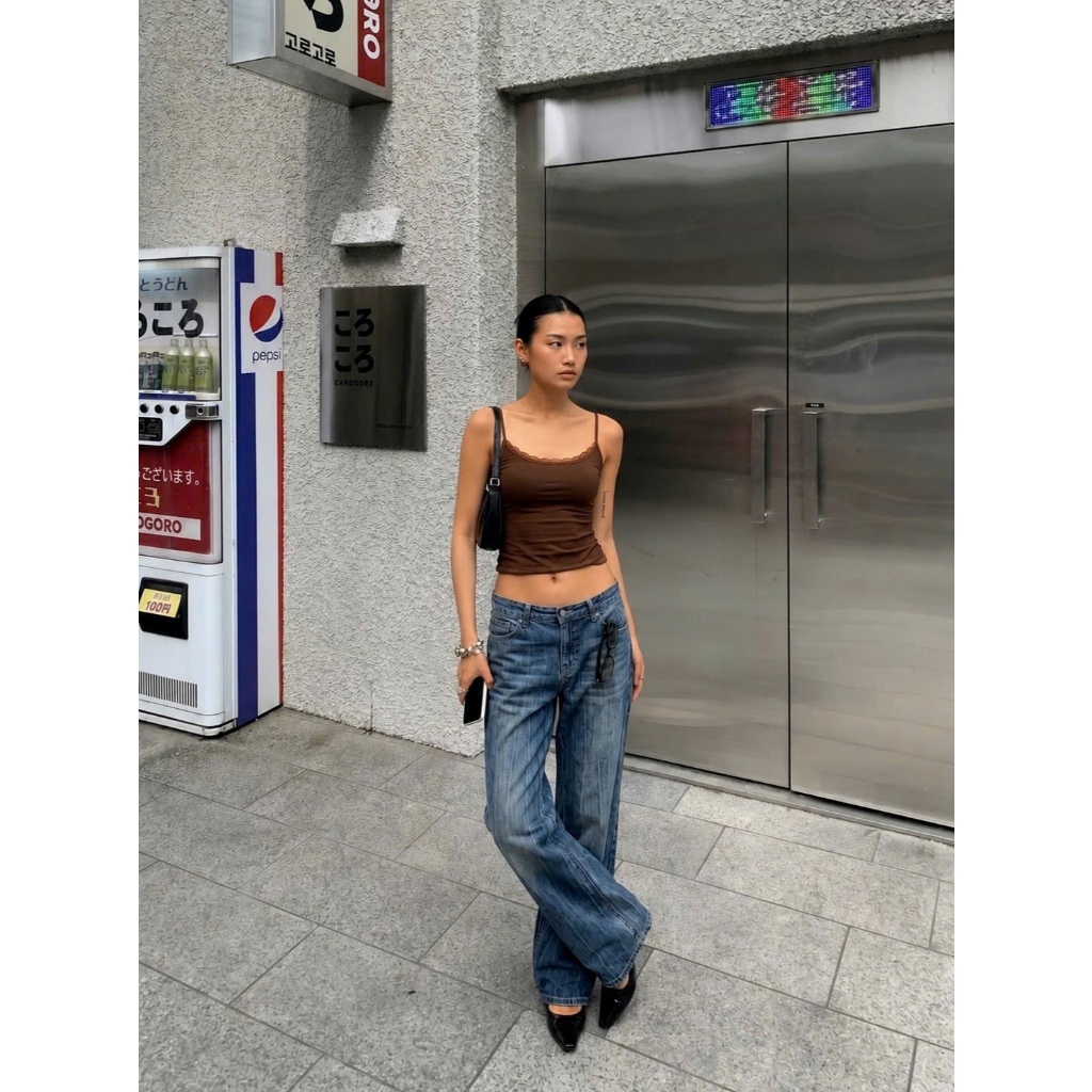 ANOTHERWAY Bae Top – Áo Thun 2 Dây Ôm Dáng Phối Ren
