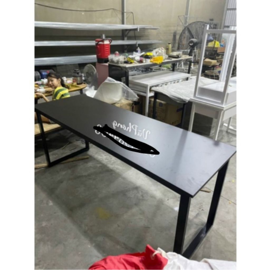 bàn làm việc full đen dài 1m8