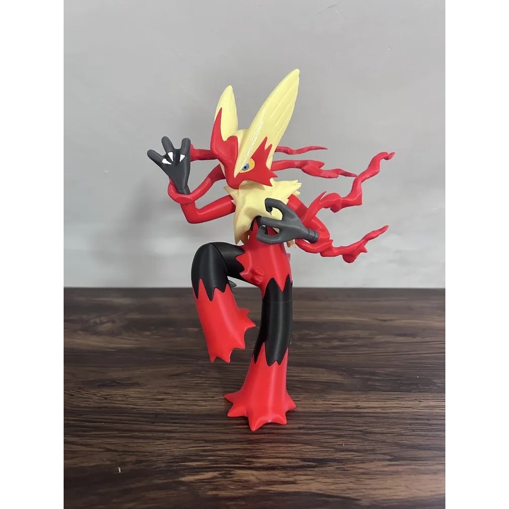 Mô hình Pokémon Mega Blaziken – Super Size – Takara TOMY