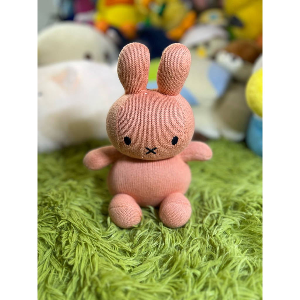 Gấu bông thỏ Miffy hồng có tem