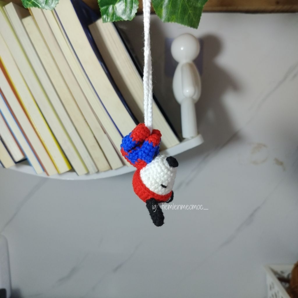 Móc khoá len treo xe hơi snoopy spiderman, snoopy nhện, snoopy đu dây dễ thương