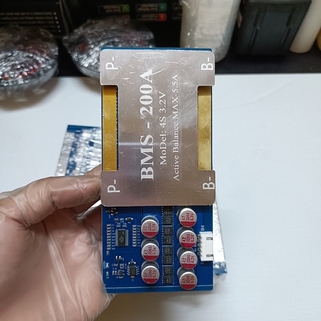 mạch sạc bảo vệ pin 4S-250A 12-14V pin3,2V có cân bằng 5,5A liền khối chất