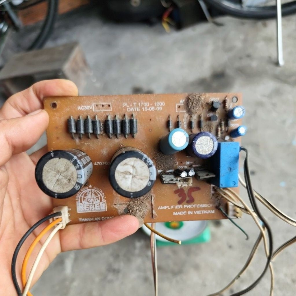 mạch nguồn âm ly cũ bán rẻ cho nên lấy linh kiện , mã 35