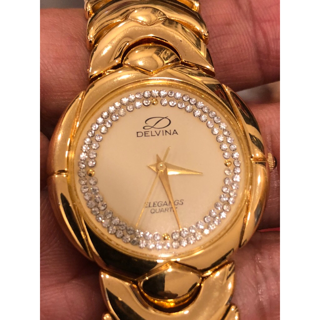Delvina Thụy Sĩ ,size32,form nữ ,mạ  vàng  18k toàn  thân ,mới trên 98%