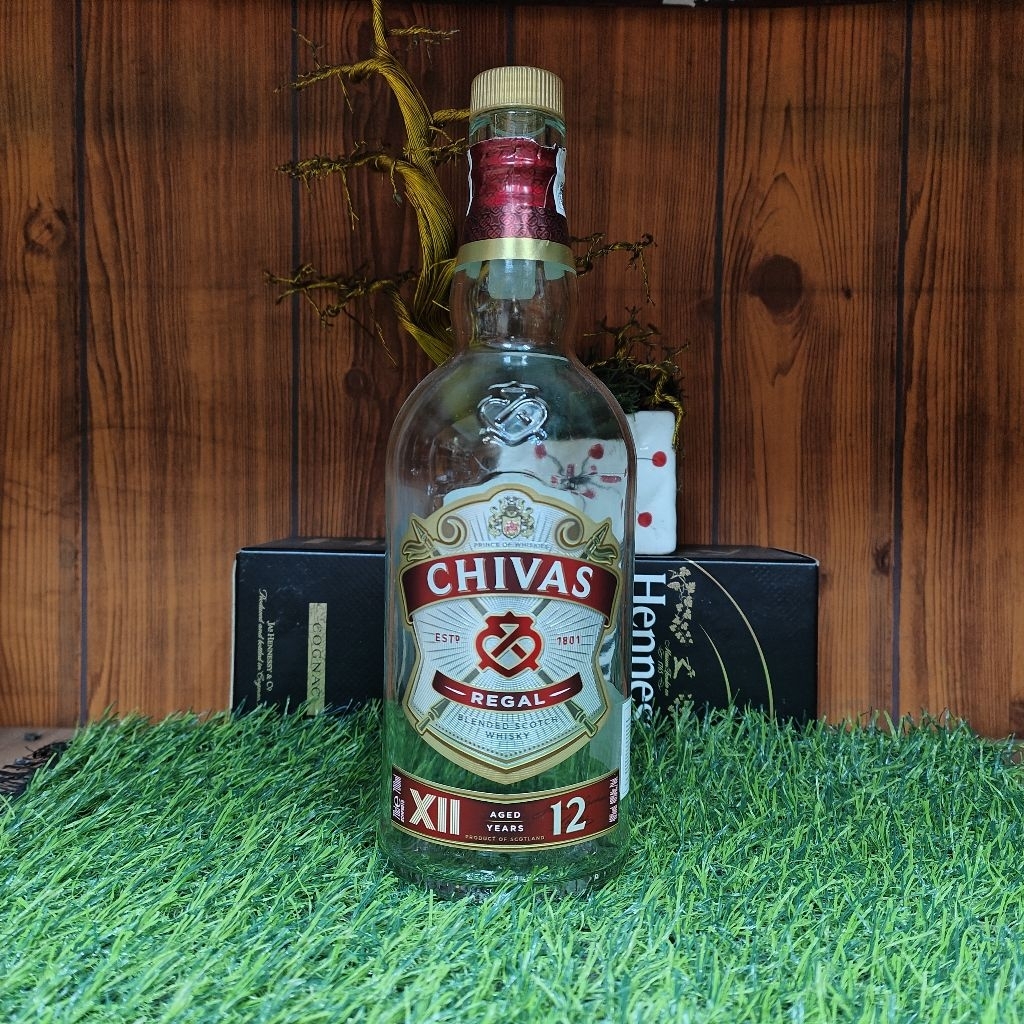 Vỏ chai rượu ngoại Chivas 12 năm Xuất xứ Scotland mới 99% hàng Decor chuẩn hãng (chai rỗng)