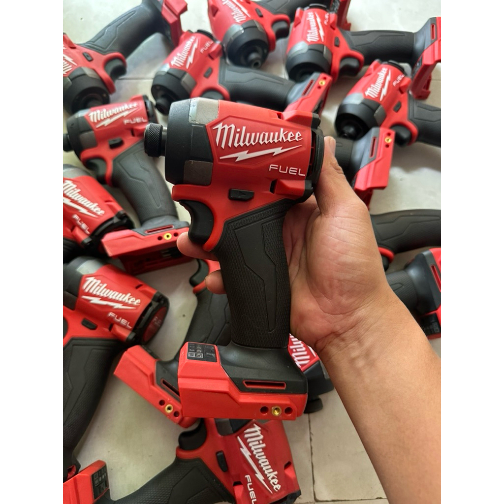 Chuyên bắn vít milwaukee M18 2953-20 chính hãng, hàng bãi tuyển đẹp 90-95%. Ko than 226N/m 4 cấp lực