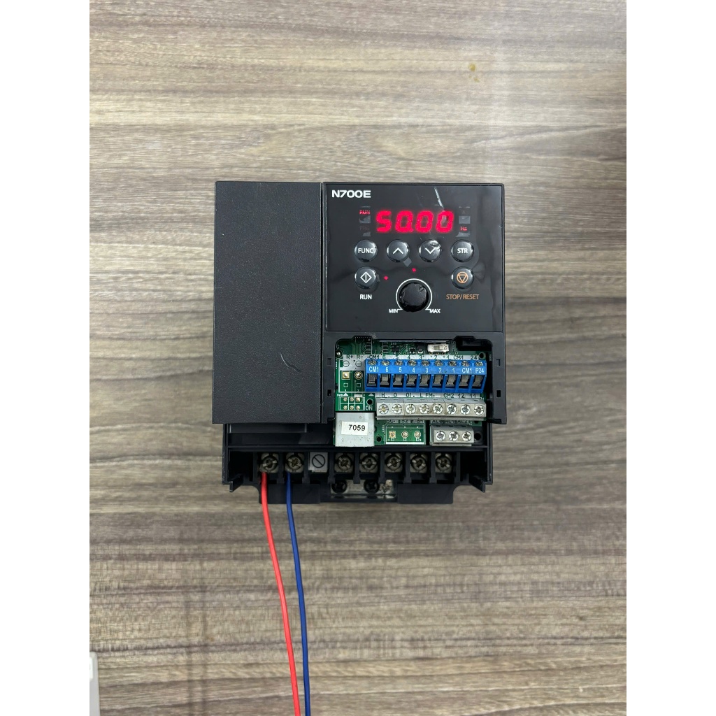 Biến tần  HUYNDAI  N700E-022SF   nguồn 220VAC công suất 2.2kW tháo máy