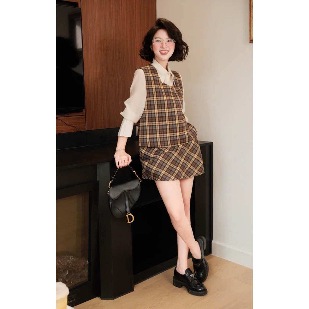[ BOHEE ] -Set áo gile + chân váy ngắn kẻ caro - Sb78