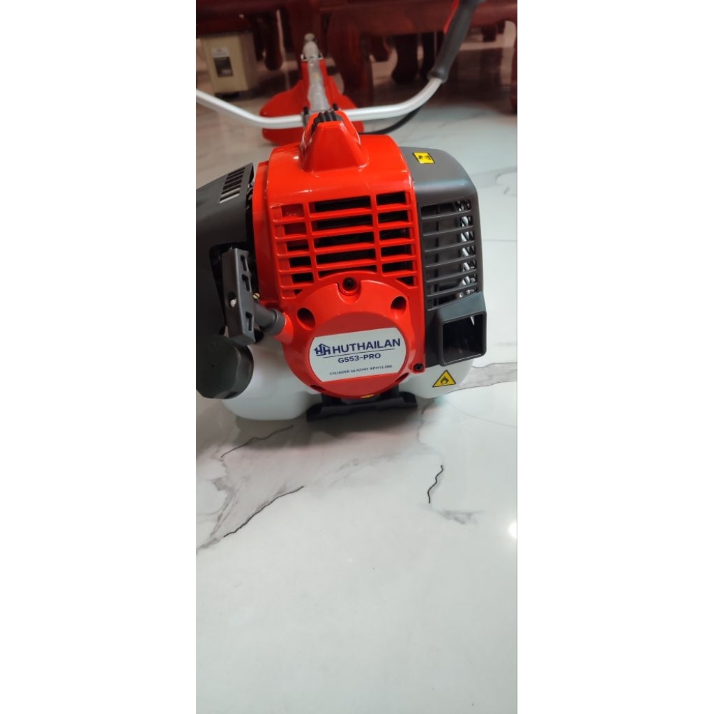 Máy cắt cỏ Hus Thái lan 553