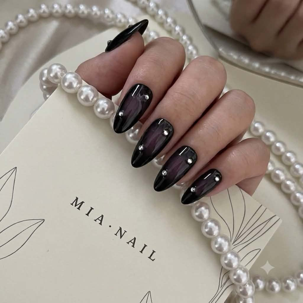 Nailbox đen ombre hồng đính đá A124