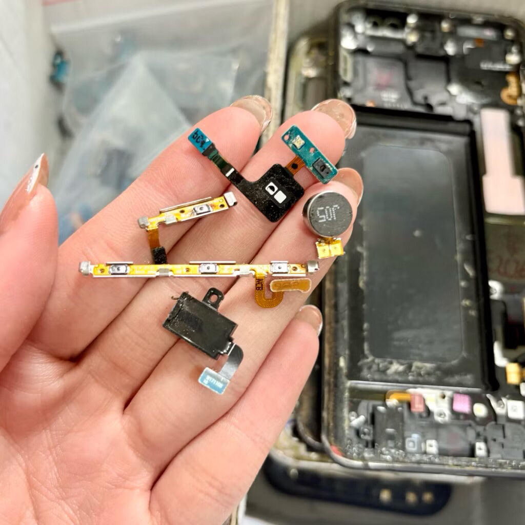 Linh Kiện Trong Zin Samsung A8 2018 ( A530F ) Full Chức Năng Sim , Sạc , Wifi ,…