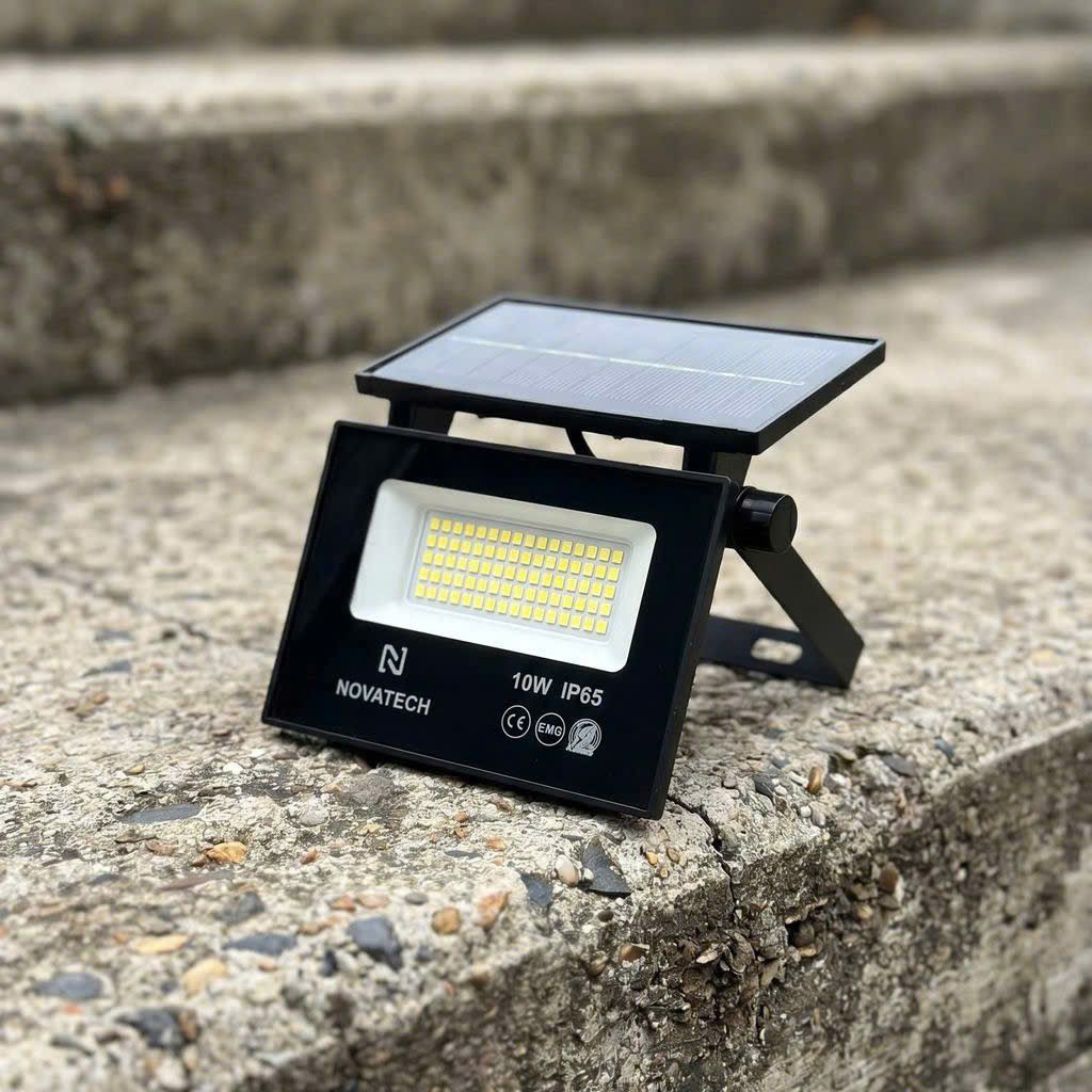 Đèn năng lượng mặt trời NOVATECH 10w