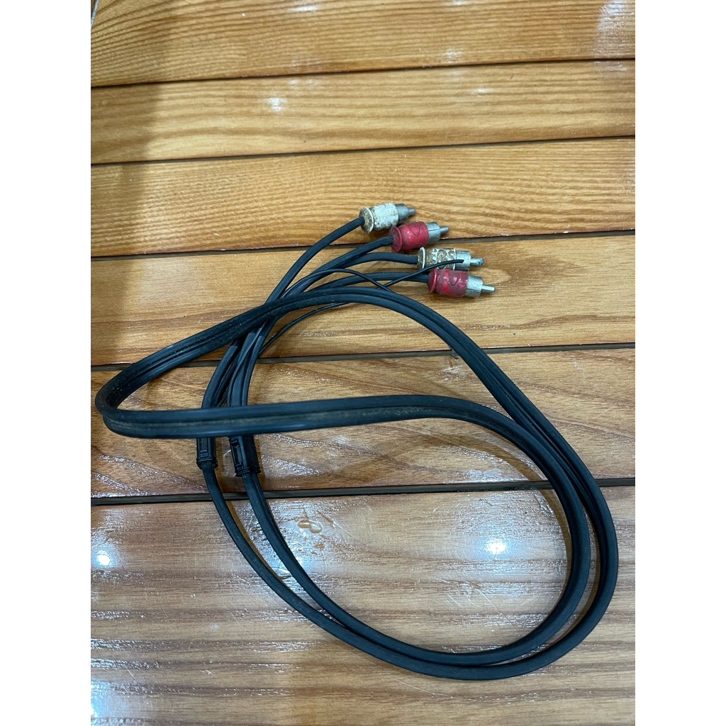 Thanh ly dây cáp tín hiệu âm thanh Phono (RCA) thế hệ cũ, thường được sử dụng cho đầu đĩa than (Turn