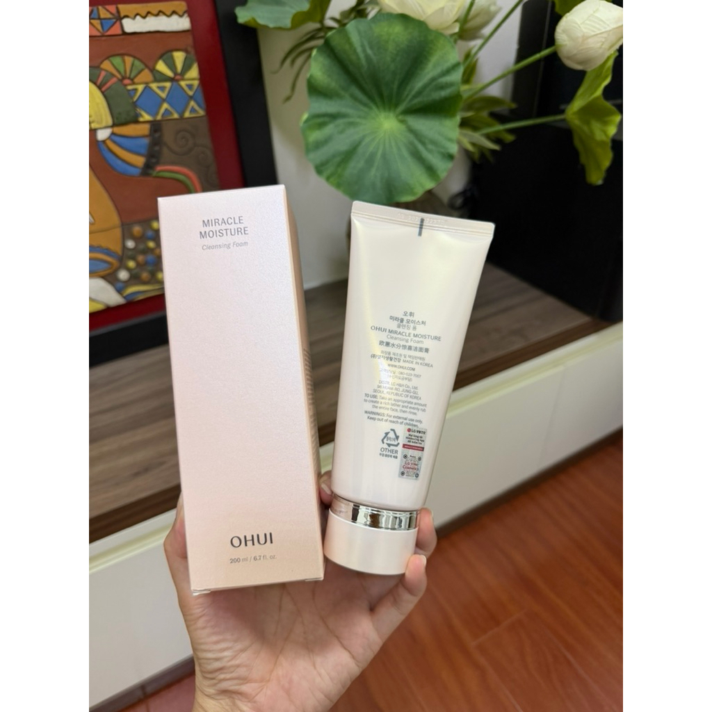 SỮA RỬA MẶT OHUI MIRACLE MOISTURE