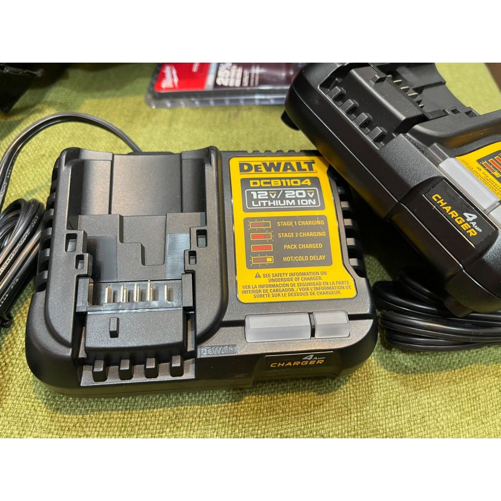 Bộ sạc  Dewalt DCB1104 usa