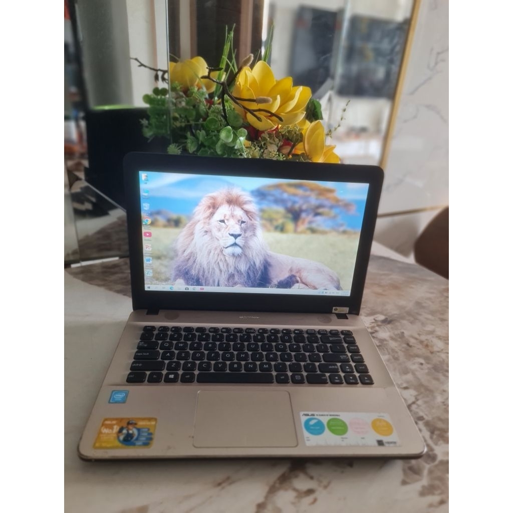 laptop giá rẻ học sinh , CPU n3350, ram 4g , ổ hdd 500g . màn 14inh, pin còn dùng khoảng 2h