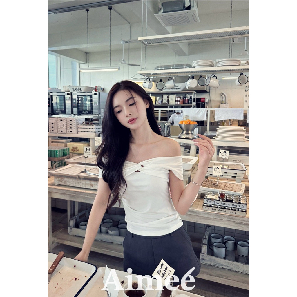 Cindy .studio  ÁO KIỂU XOẮN TRỄ VAI TAY NGẮN MÀU TRẮNG HÀNG QC