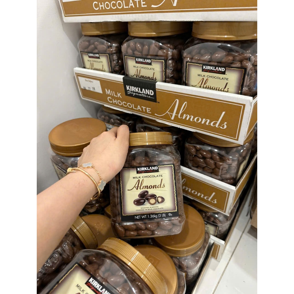 SOCOLA HẠNH NHÂN KIRKLAND SIGNATURE MILK CHOCOLATE ALMONDS 1.36KG MỸ