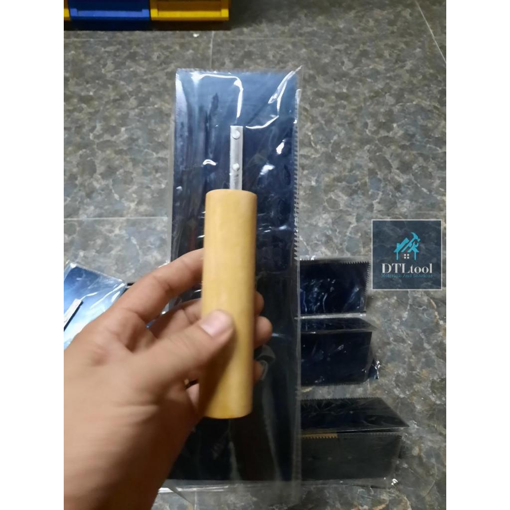 Bay răng cưa 3mm, dài 30cm. Bàn bả răng cưa chuyên thi công Epoxy, thi công chống thấm Polyurethane,