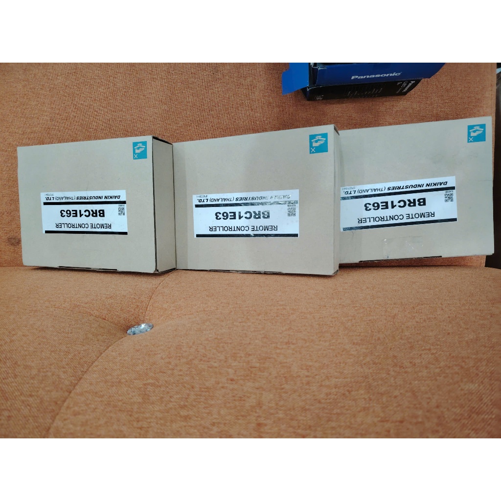 Điều khiển gắn tường chính hãng Daikin BRC1E63 cho dàn lạnh âm trần