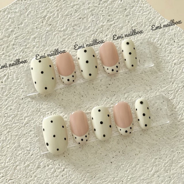 E35 Nailbox basic trắng chấm bi Eminailbox