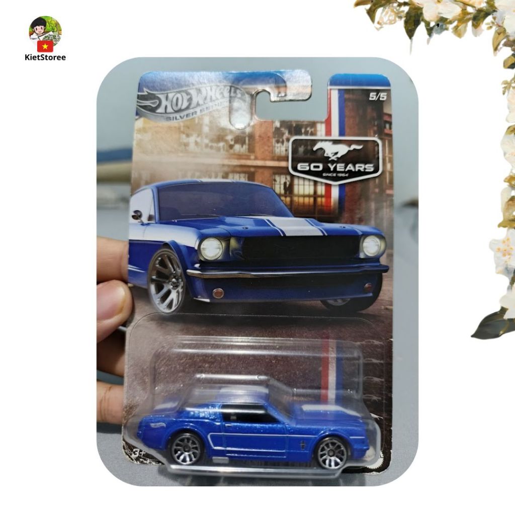 Hot Wheels 65 Ford Mustang 2+2 Fastback - Bản kỉ niệm Mustang 60 Years Series (2025) .