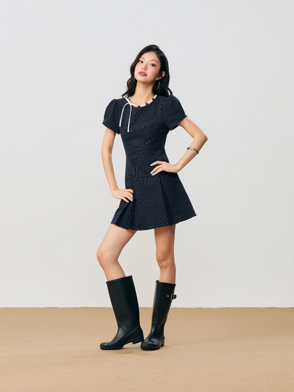 Đầm midi nữ xếp ly sọc cotton cổ tròn tay ngắn THE C.I.U – Serence Dress | BigBuy360 - bigbuy360.vn