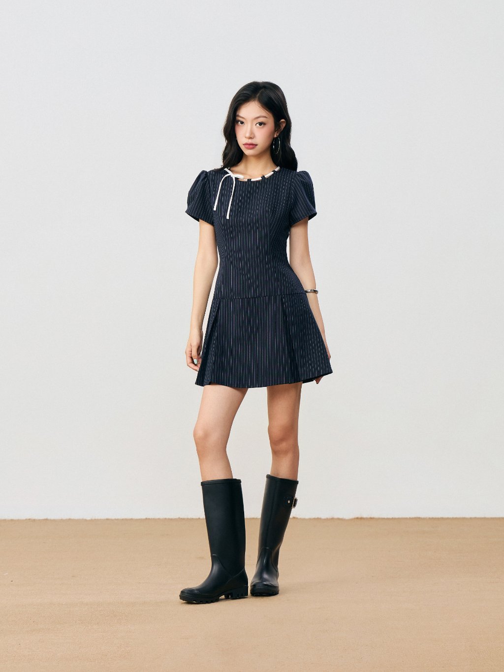 Đầm midi nữ xếp ly sọc cotton cổ tròn tay ngắn THE C.I.U – Serence Dress | BigBuy360 - bigbuy360.vn
