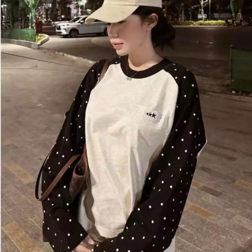 Áo Thun Nữ Thiết Kế Độc Đáo Với Chi Tiết Đen Xám Phong Cách Thời Trang Hiện Đại- Xám phối túi 3 sao