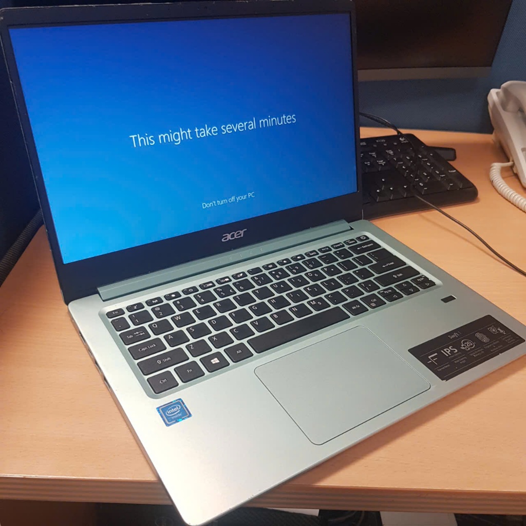 Laptop Acer Swift SF 114-32 (N4000/4gb) máy mỏng nhẹ như mới, pin tốt