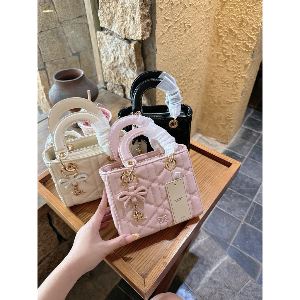Túi CHIOOOO Dáng Vuông cực xinh Tặng kèm Charm Nơ