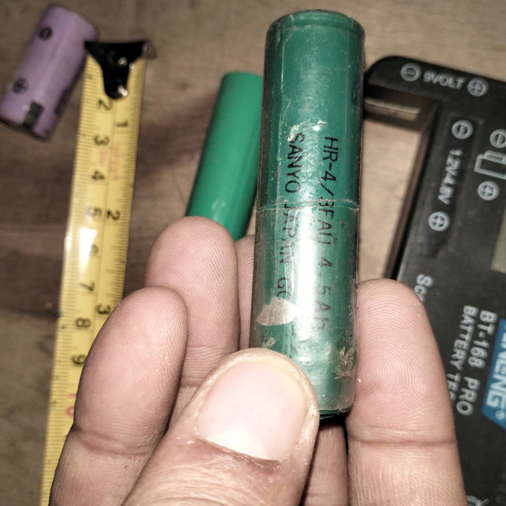 Pin sạc 1.2V size lớn