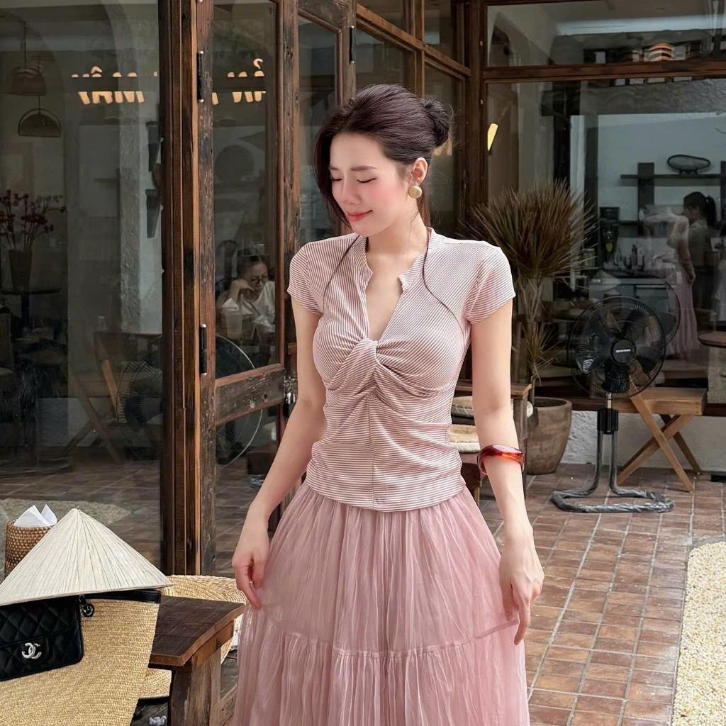 Áo Cộc Kẻ Xoắn COCOLEN Dáng Cổ V Thanh Lịch, Gọn Gàng Mặc Đi Học, Đi Làm, Đi Chơi - A095 | BigBuy360 - bigbuy360.vn