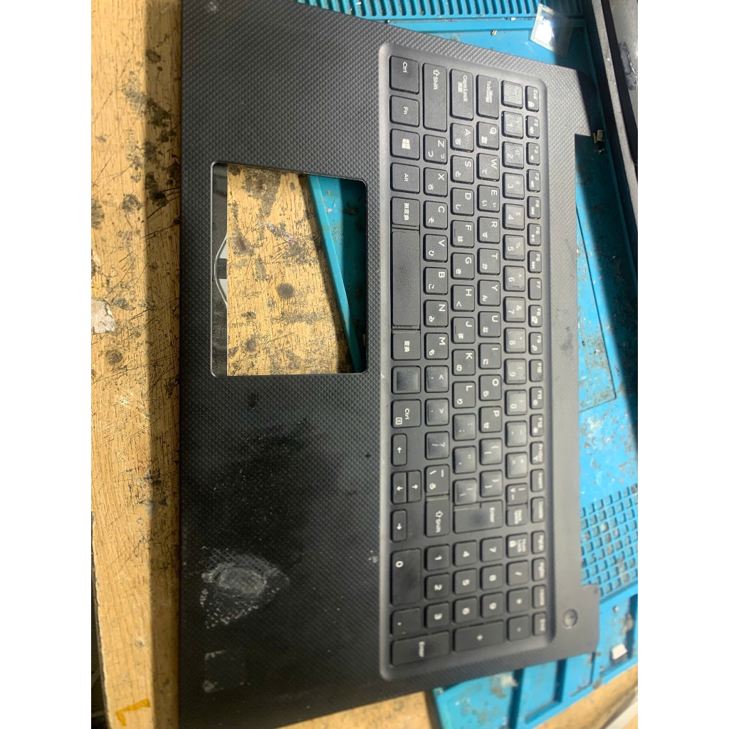 Vỏ mặt c dành cho laptop dell vostro 3580  vostro 3590 phím ok ( xấu như ảnh )