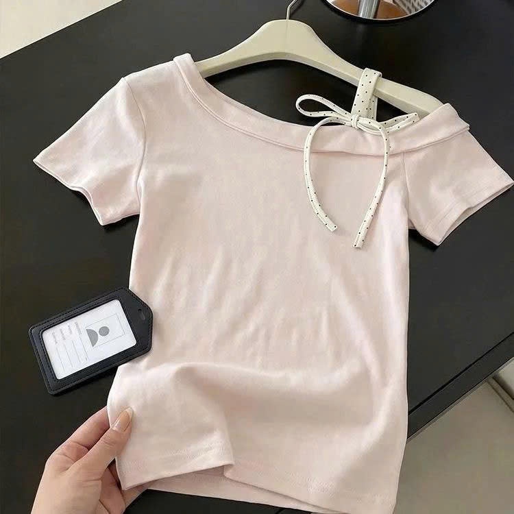 Áo Trễ Vai Nữ 1 Bên Phối Nơ Chấm Bi - Áo Thun Kiểu Trễ Vai Ôm Body Chất Co Giãn Style Hàn Quốc Hottrend
