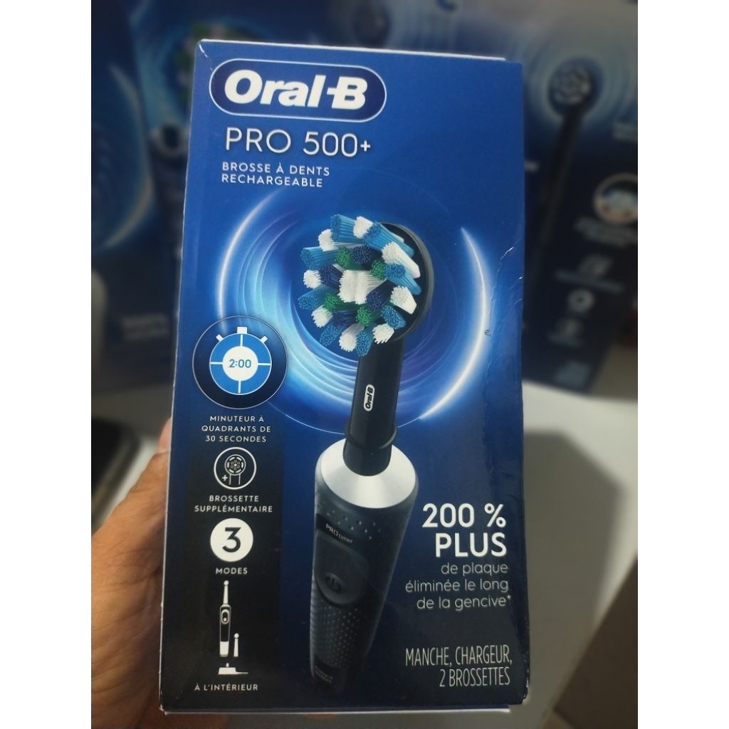 bàn chải đánh răng điện Oral-B Pro 500+, một dòng bàn chải sạc điện de tháo lắp và thay thế đầu ban 