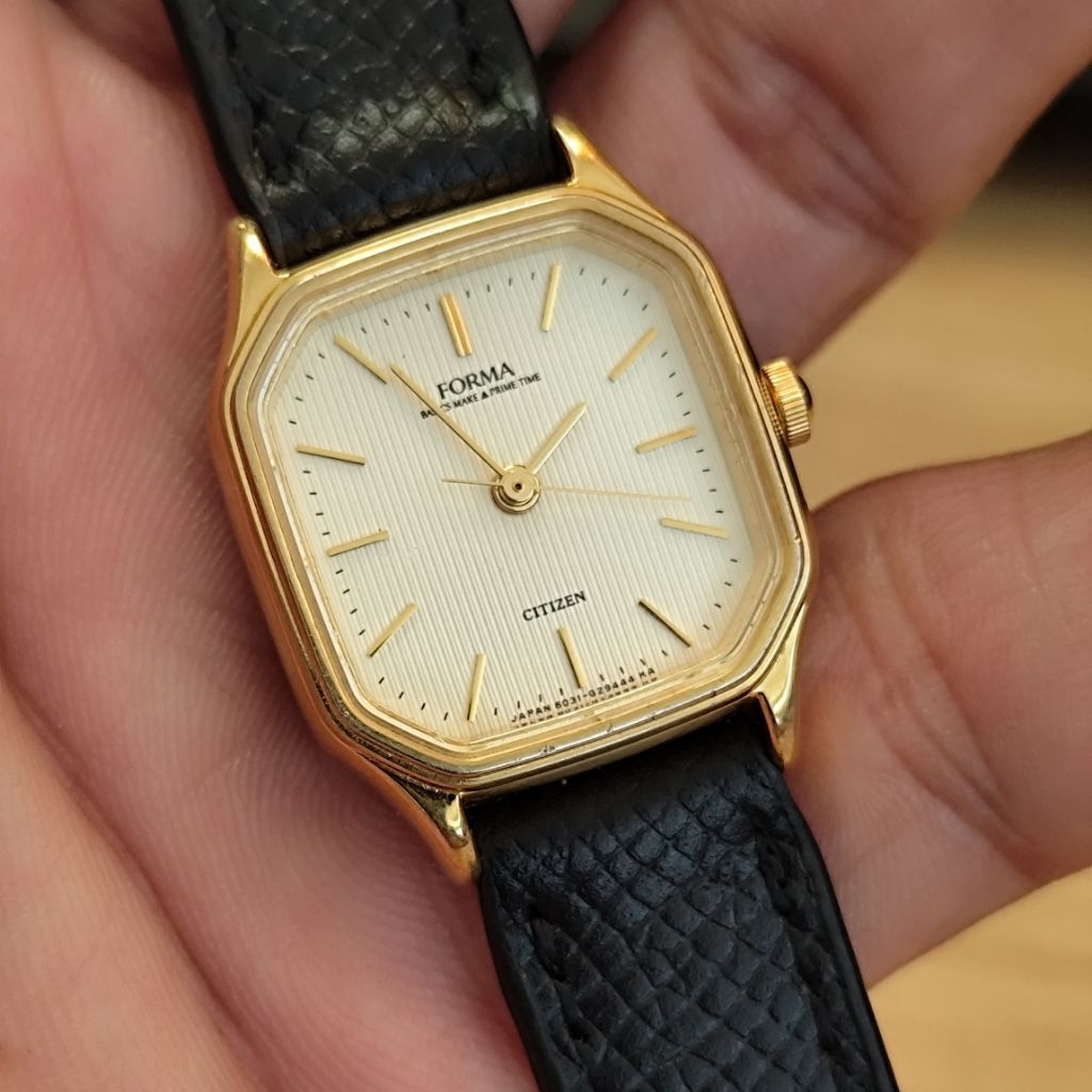 Đồng hồ nữ Citizen, phôm tank size 22x28mm.