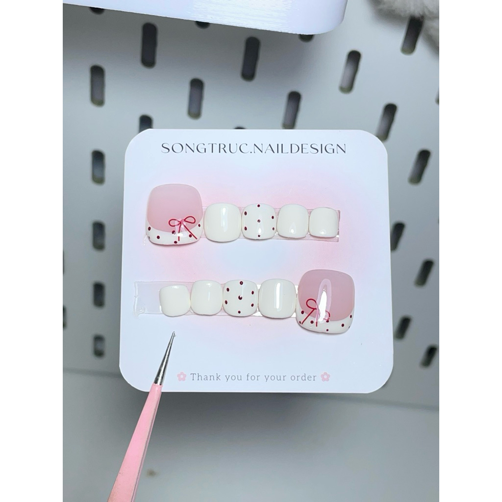 C37 - Nailbox Design Mẫu Nail Chân Ngắn Trắng   Chấm Bi Nơ Xinh