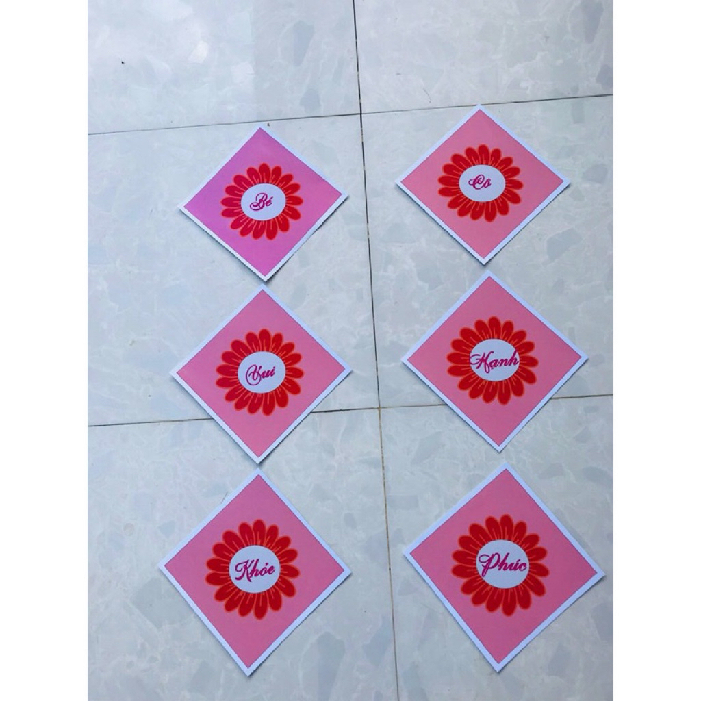Câu đối trang trí lớp, in trên giấy bóng cứng, kích thước giấy A4, có sẵn keo dán tường phía sau
