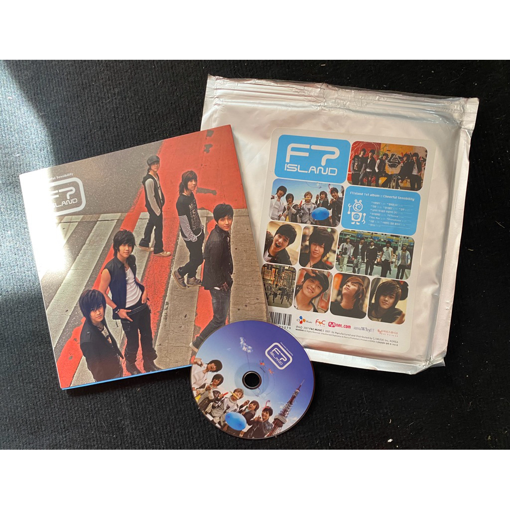 Ftisland album treasure Sensibility đã khui seal gồm cd kèm photobook như hình.