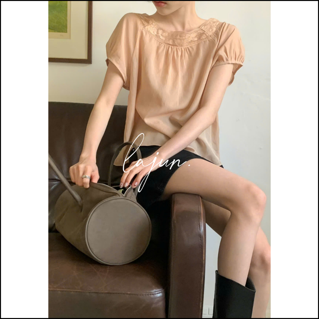 [LAJUN KOREA] Áo Blouse Anna Tay Ngắn Bồng Nhẹ Cổ Thuyền Phối Viền Ren Chất Mỏng Mát Dễ Phối