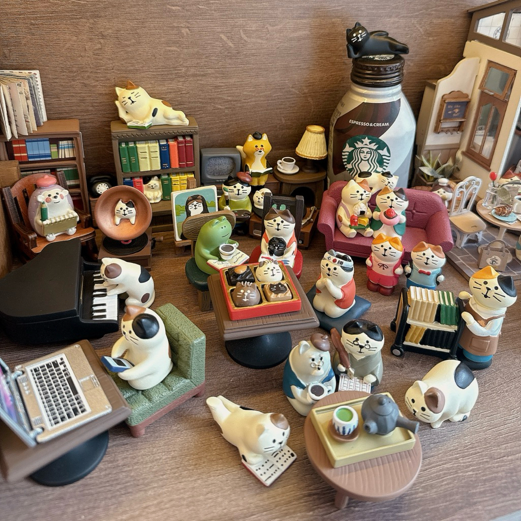 Mô hình mèo Zakka chủ đề tiệm sách