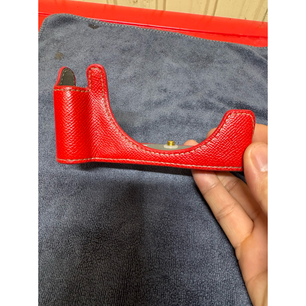 Case Canon R50 màu đỏ cũ 95%