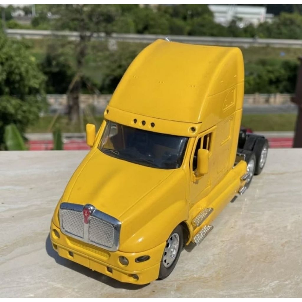 Xe mô hình đầu kéo container kenword T2000 màu vàng hợp kim 1:32