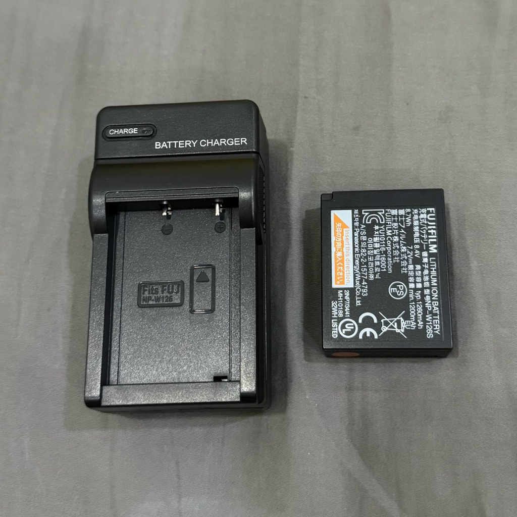 Pass pin Fujifilm W126S ( tặng kèm sạc )