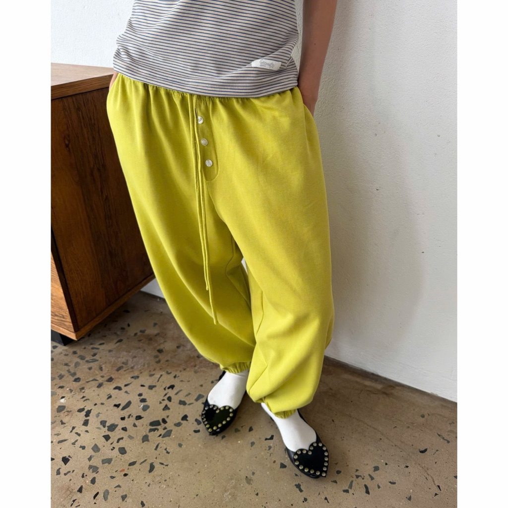 61COMFY VEGGIES PANTS - Quần jogger ống rộng lưng thun
